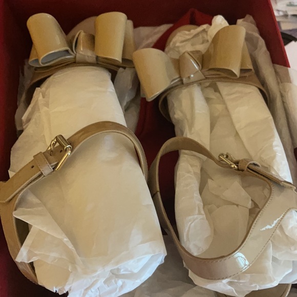 Valentino Garavani Patent Bow Shoes - Picture 4 of 7